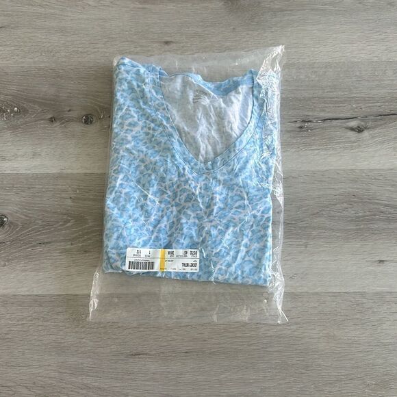 Jockey Stretch Knit V-Neck Tee with Side Slits Layered Animal Print M NWT IN PKG - Picture 3 of 5